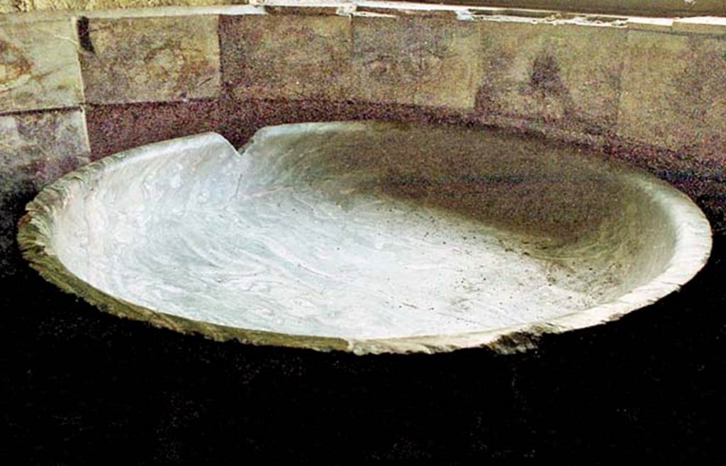 Suburban Baths, Herculaneum. October 2001. Marble basin (labrum) by the window in the Caldarium. Photo courtesy of Peter Woods.